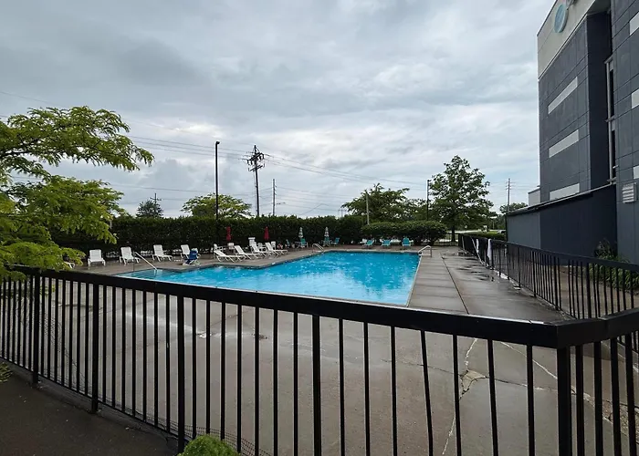 Beach Hotels Clarion Pointe Near Erie Casino